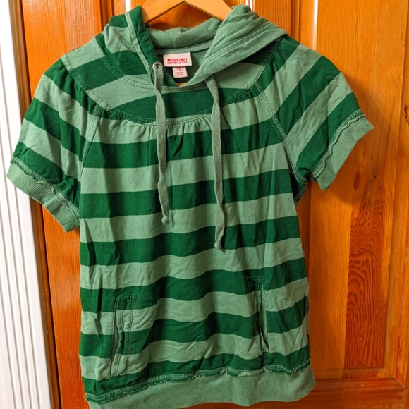 Green short sleeve hoodie - Picture 1 of 5